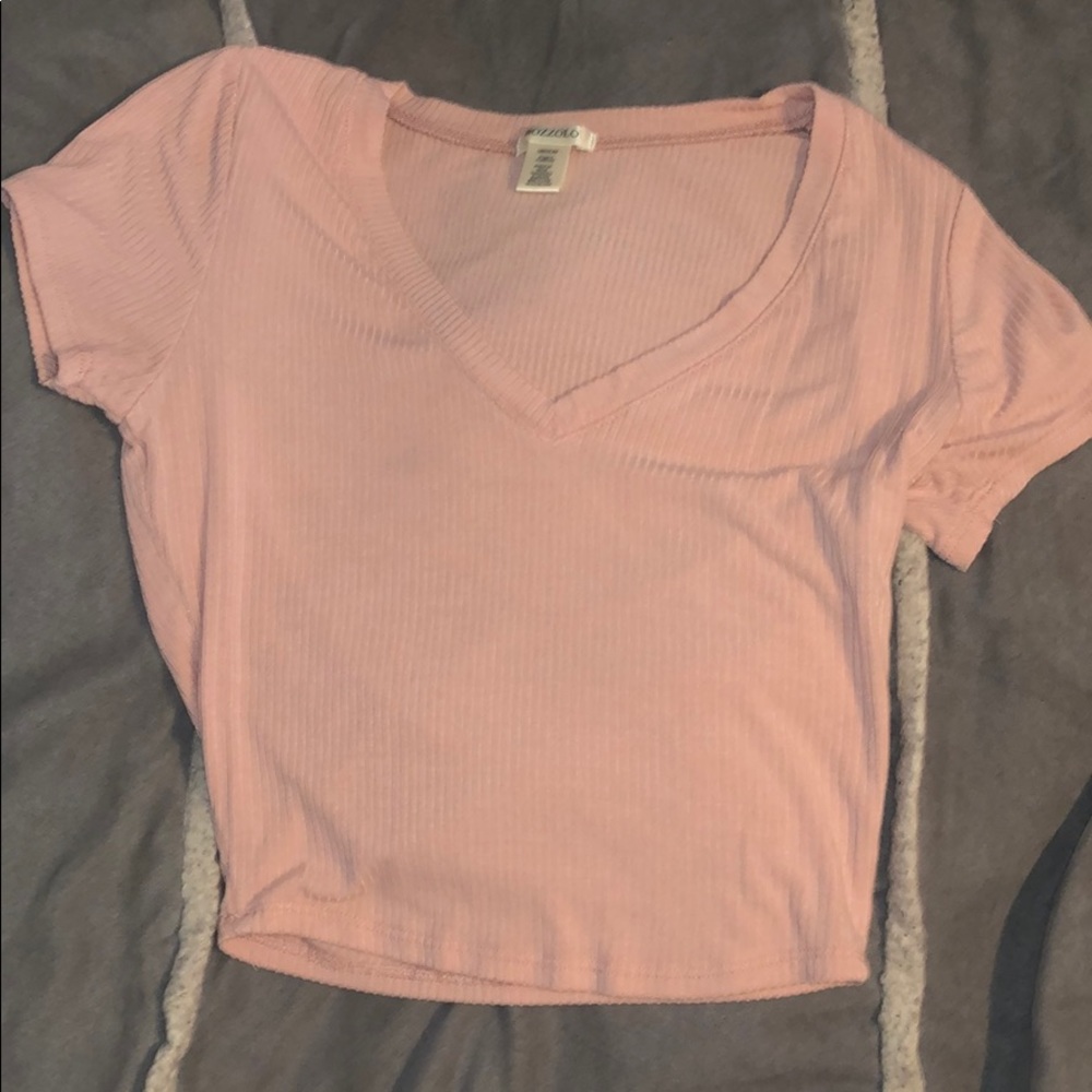 Cropped pink shirt